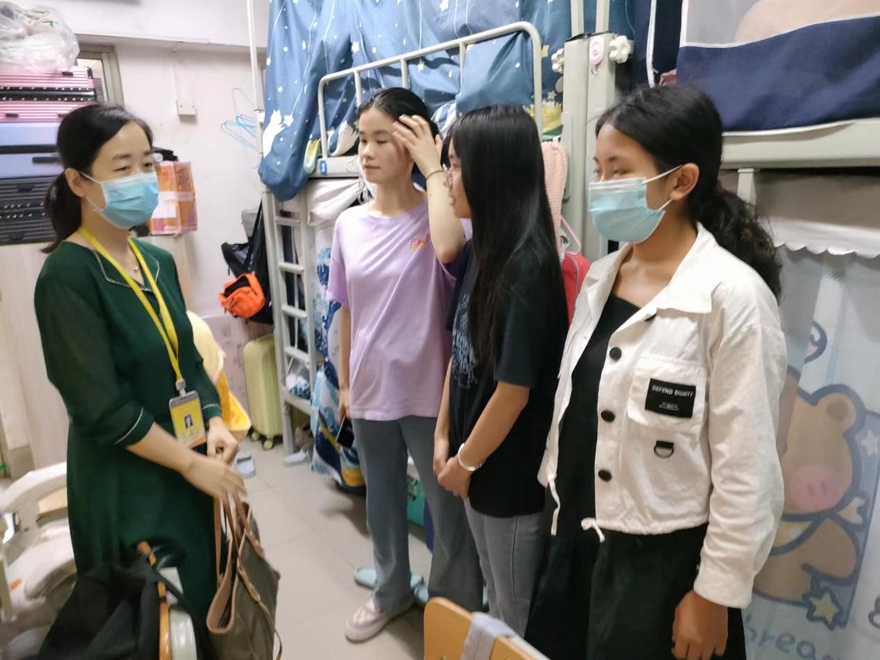 关怀入宿舍，温情系师生——最全买球app官网辅导员进行学生宿舍走访