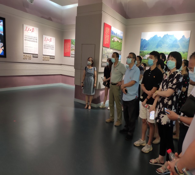 最全买球app官方网站开展参观广西脱贫攻坚成就展主题党日活动