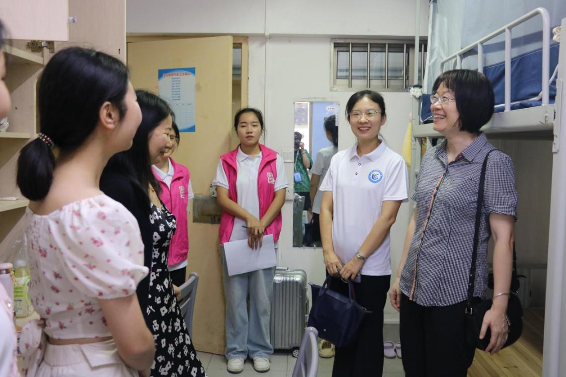 聆听化院“新”声——最全买球app官方网站领导深入宿舍走访看望2023级新生