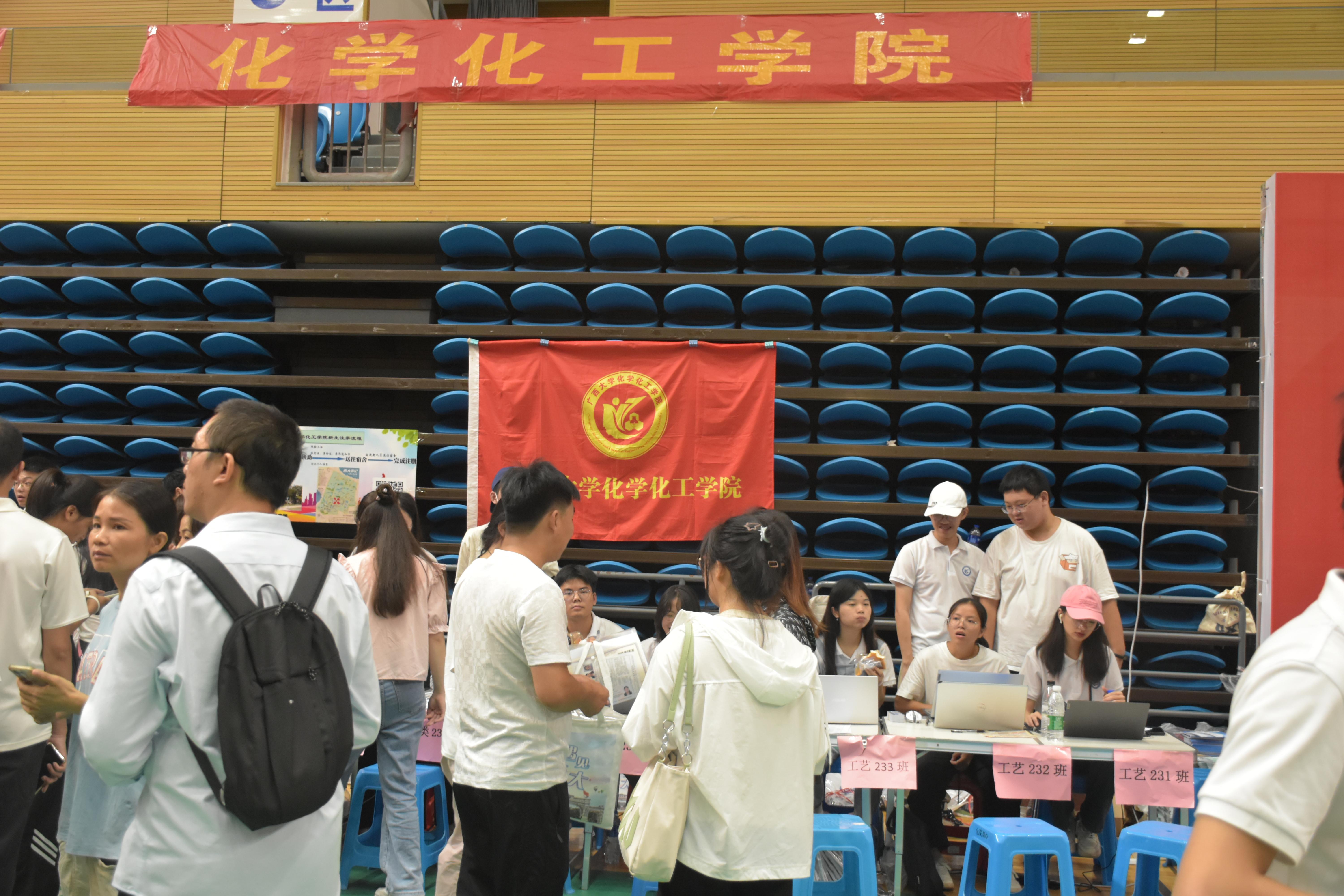今日与你，一见倾“新” ——记最全买球app官方网站2023年接新工作