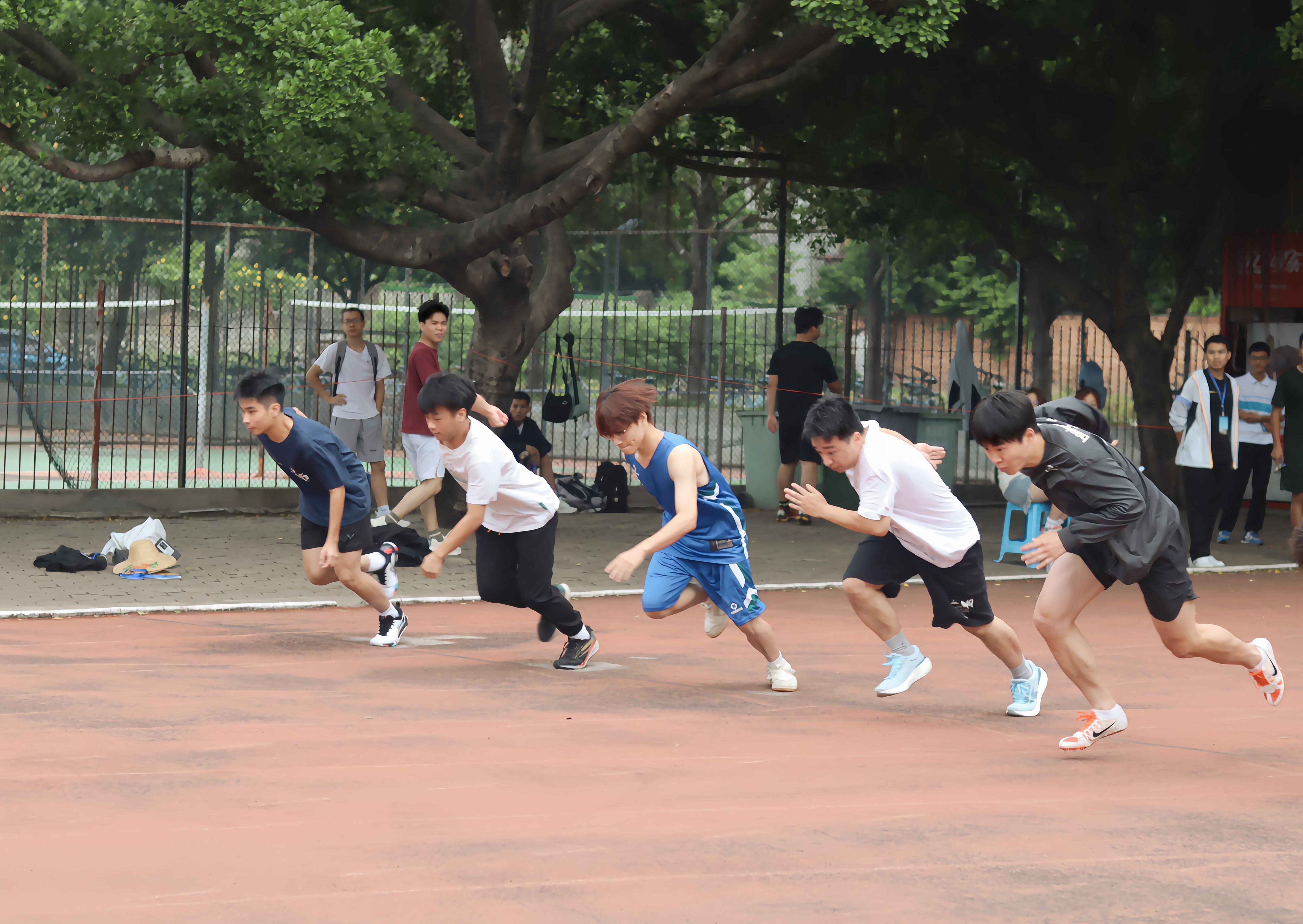 追逐热血人生 不负年轻本能 ----- 最全买球app官方网站第24届运动会顺利举行